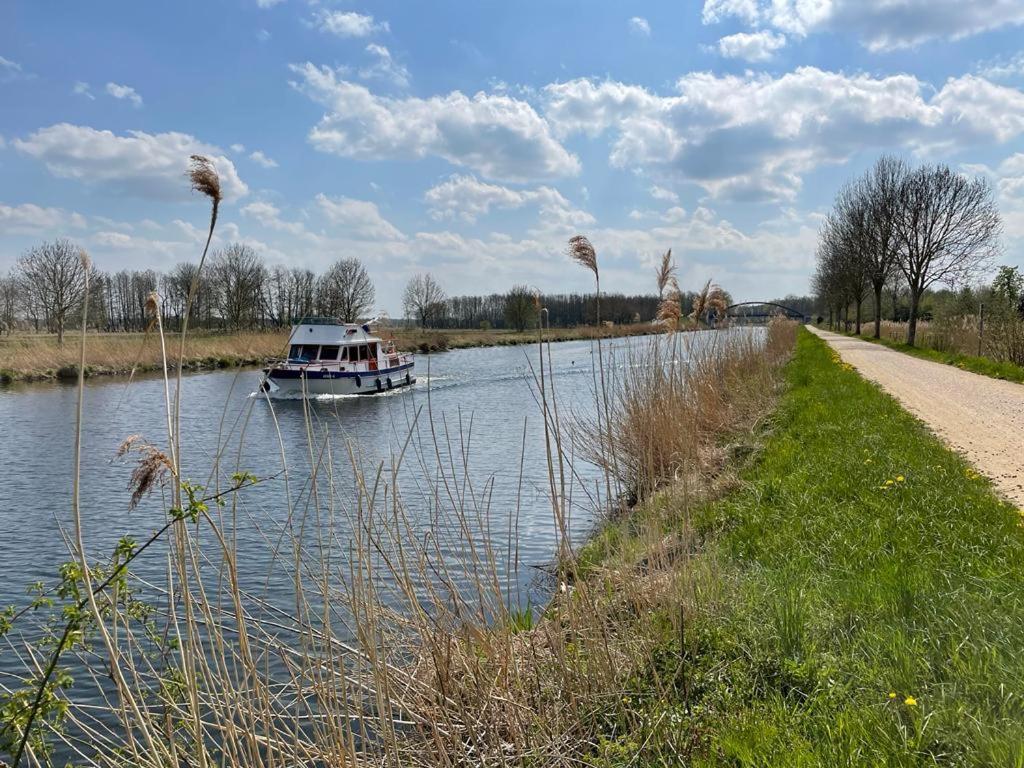 Pension Zur Schleuse Garni Am Elbe Luebeck - Kanal In Witzeeze Bagian luar foto