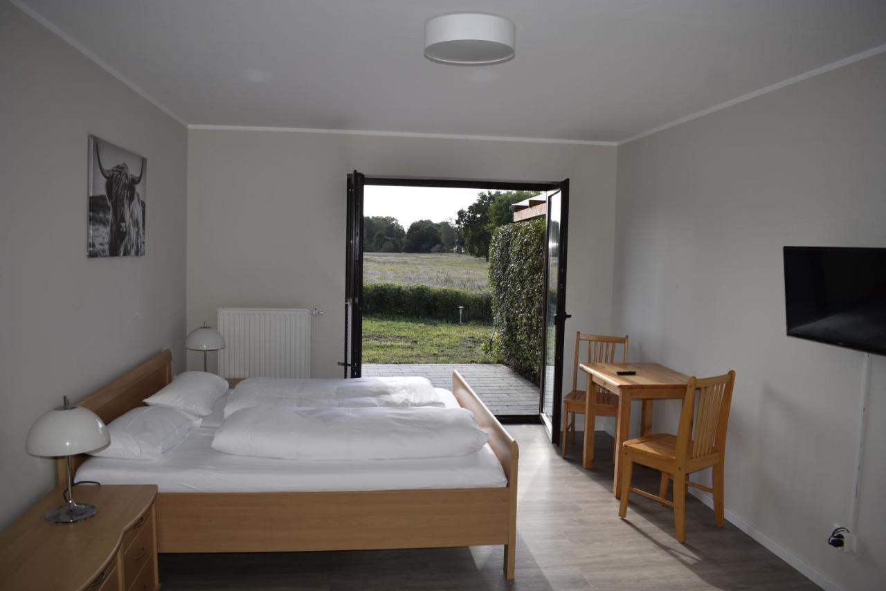 Pension Zur Schleuse Garni Am Elbe Luebeck - Kanal In Witzeeze Bagian luar foto