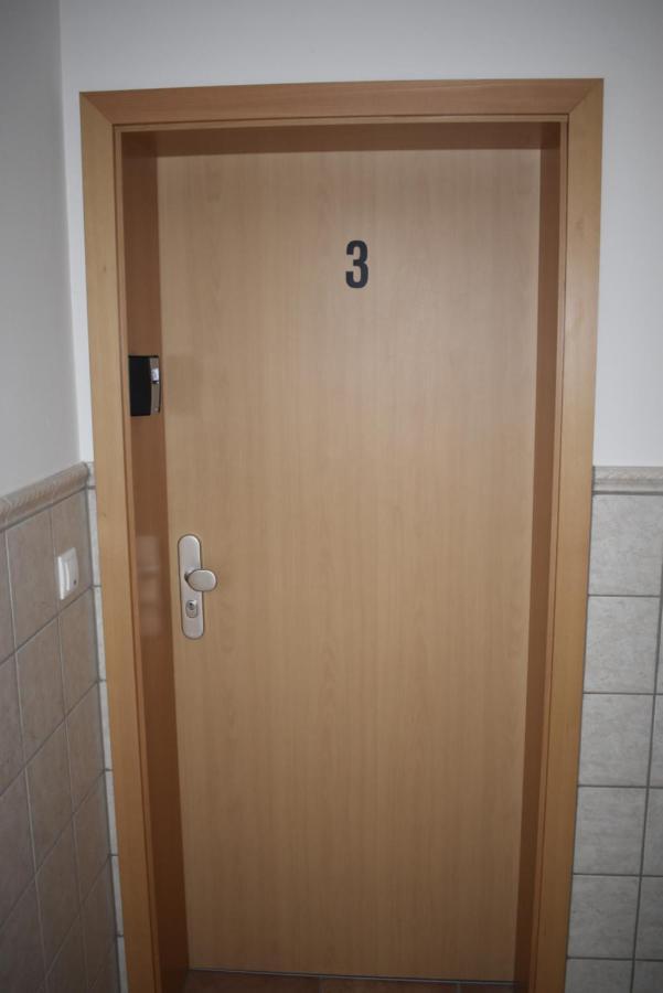 Pension Zur Schleuse Garni Am Elbe Luebeck - Kanal In Witzeeze Bagian luar foto