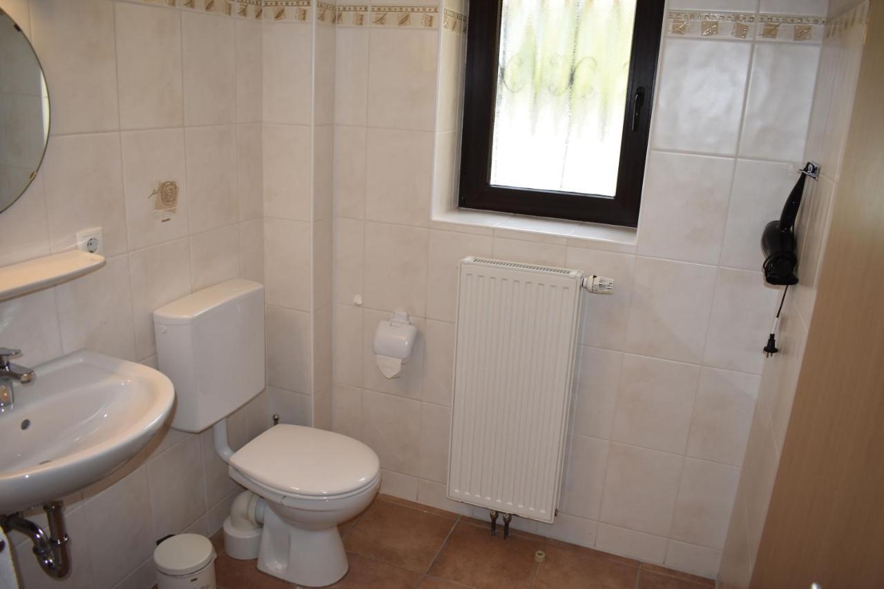 Pension Zur Schleuse Garni Am Elbe Luebeck - Kanal In Witzeeze Bagian luar foto