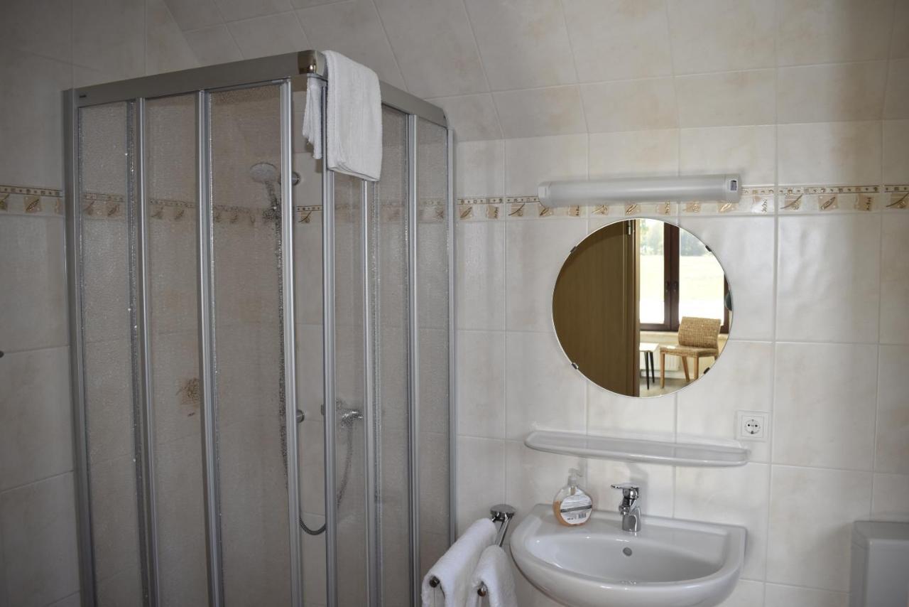 Pension Zur Schleuse Garni Am Elbe Luebeck - Kanal In Witzeeze Bagian luar foto